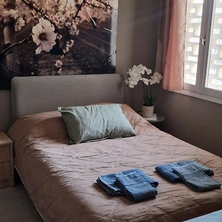 A Cozy Affordable Place At Voula Atenas Exterior foto